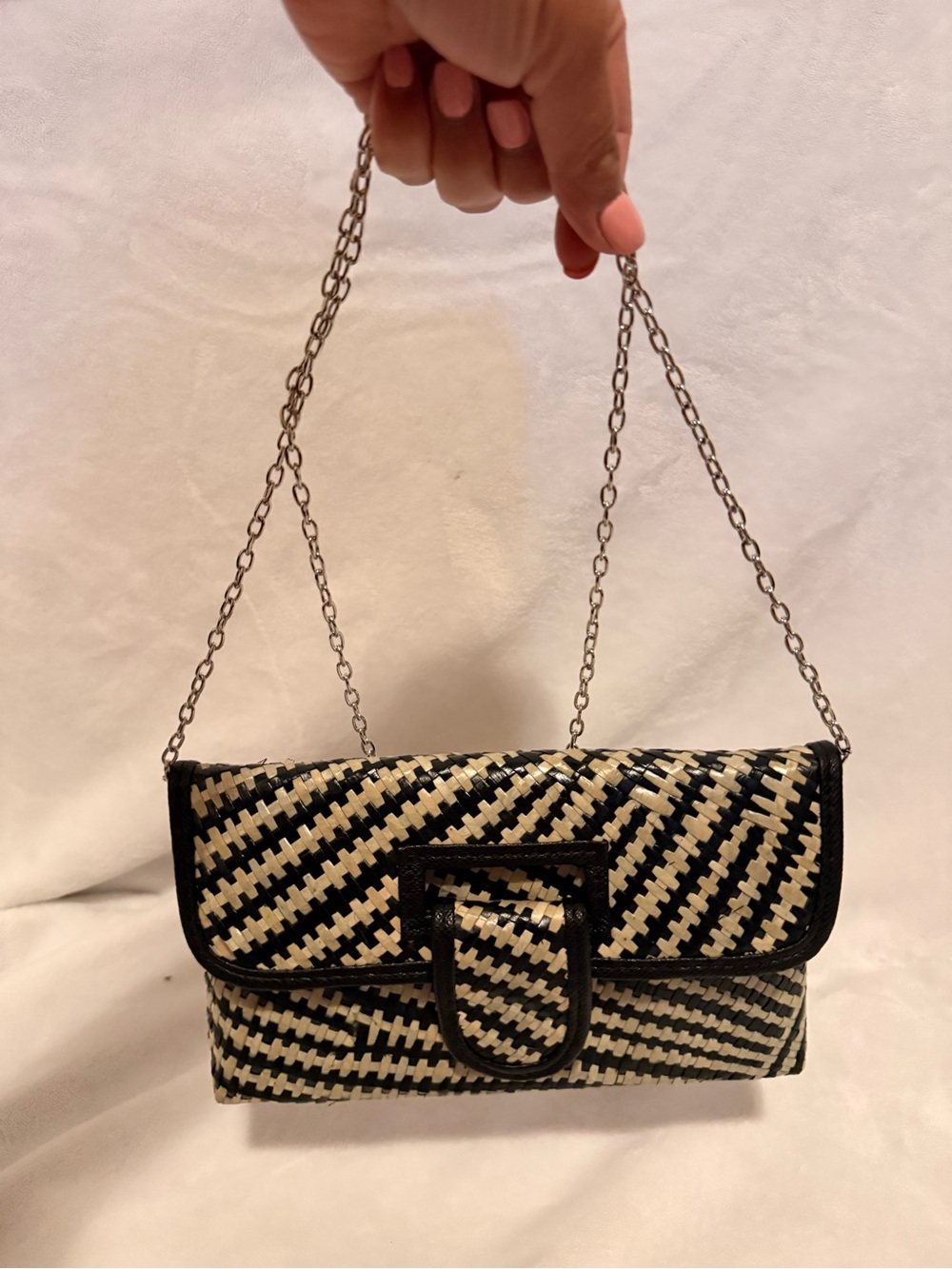 BK Black & White Woven Chain Bag | Chic Geometric Shoulder Purse